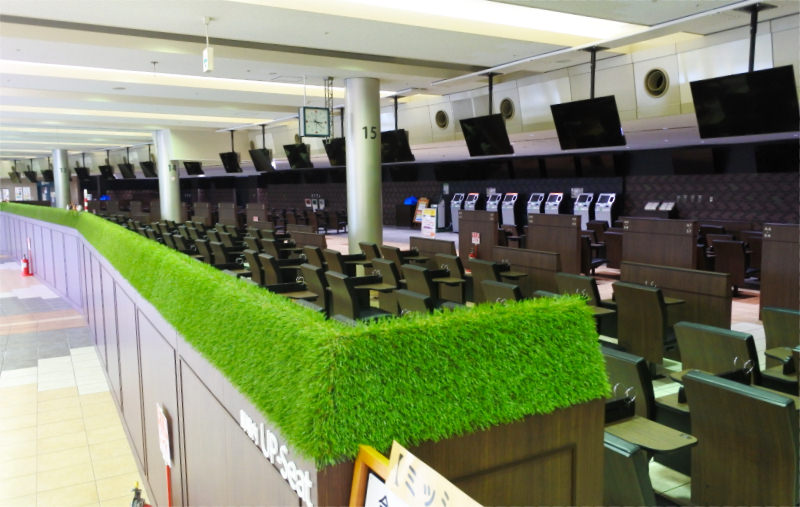 ウインズ（場外馬券場）