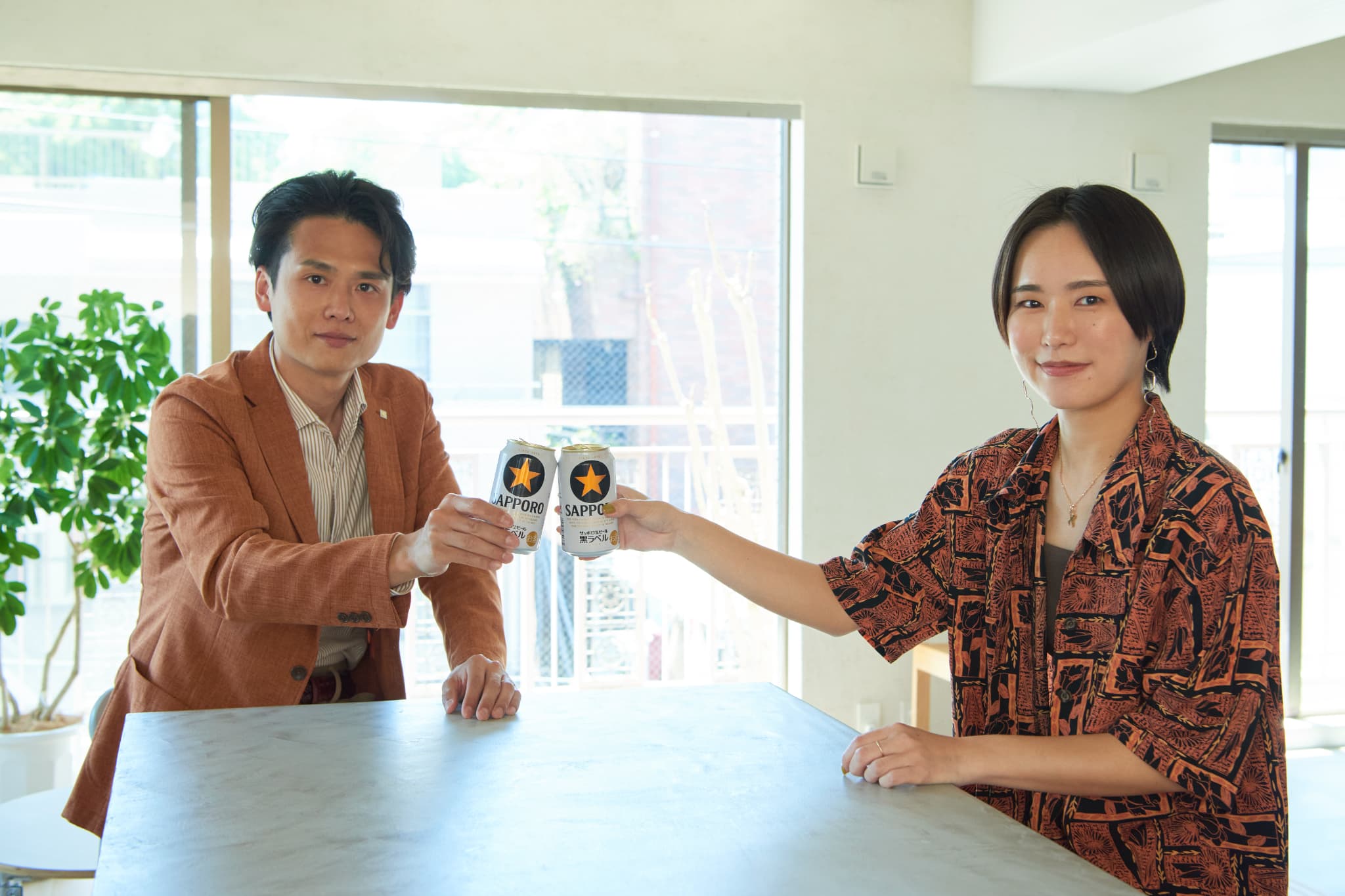 サッポロ生ビール黒ラベルブランドマネージャー 野並祐介、アーティスト Keeenueさん