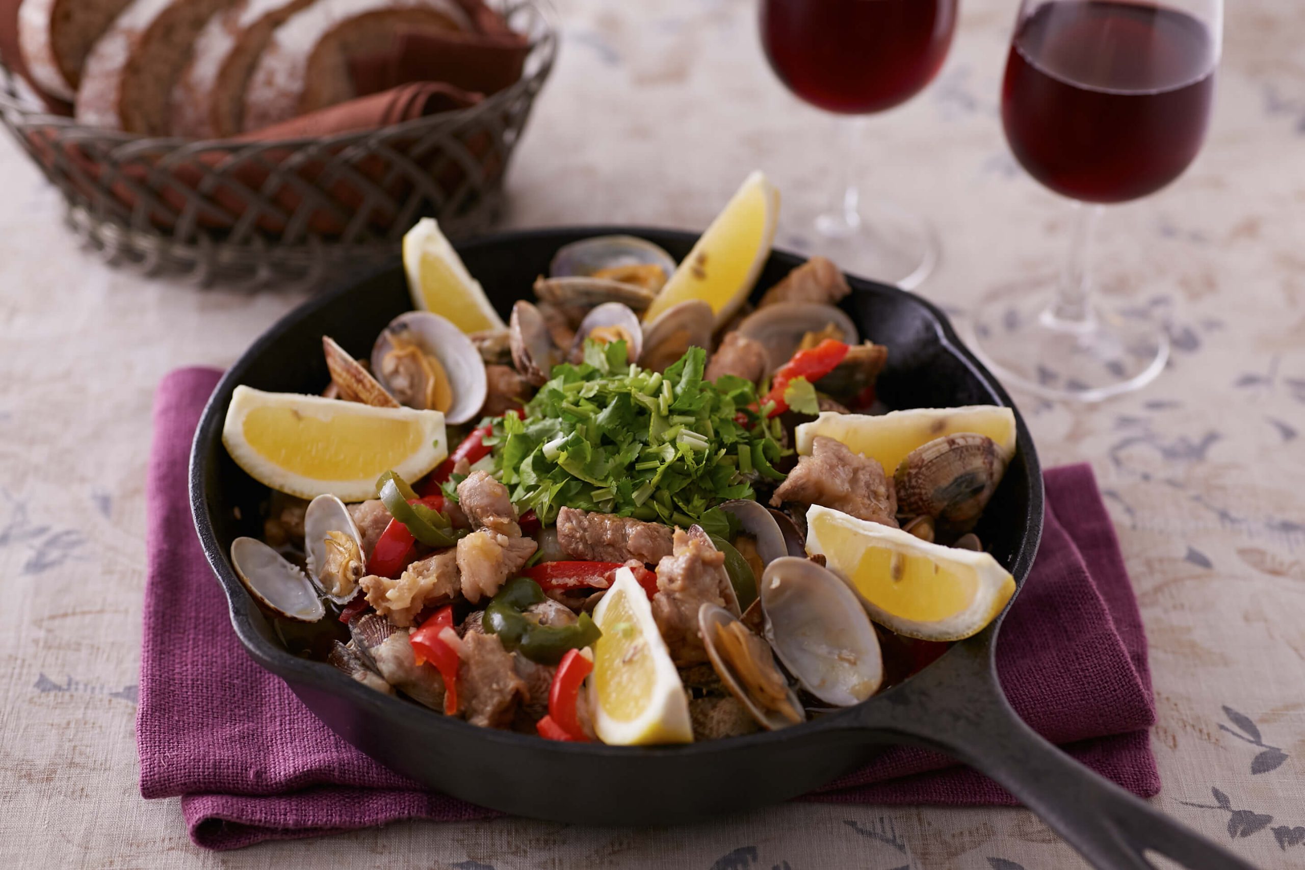 豚肉とあさりの蒸し焼き