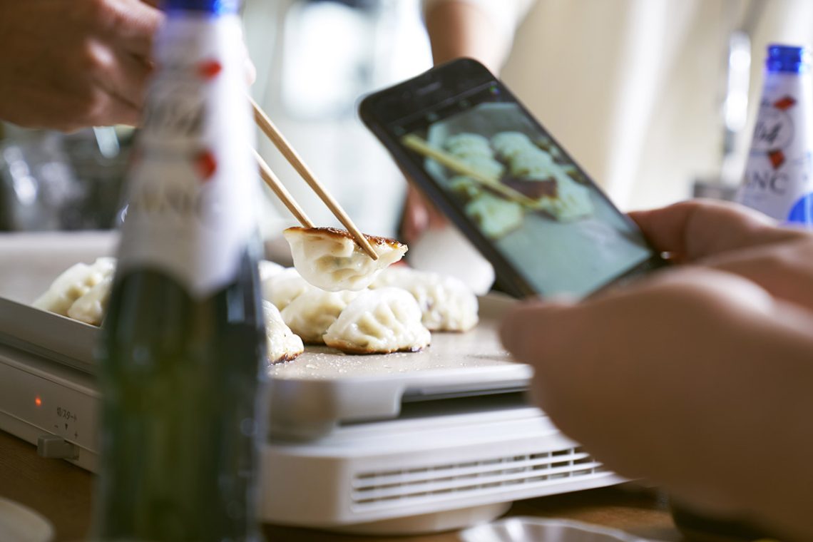 餃子パーティー風景